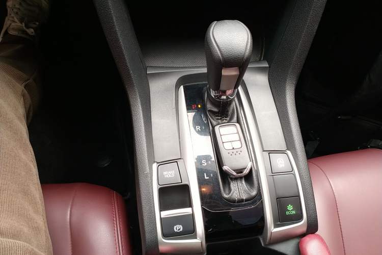 Used Honda Civic 2016 220TURBO CVT Luxury Edition Gear Lever