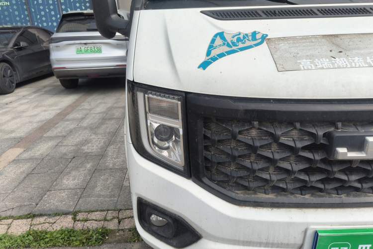 Used JMC Fushun 2022 2.0T Manual Van Short Wheelbase Low Roof 3-Seater Right Front Headlight