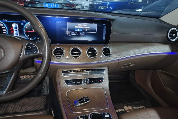 Used Mercedes-Benz E-Class 2018 E 200 L Audio And AC Panel