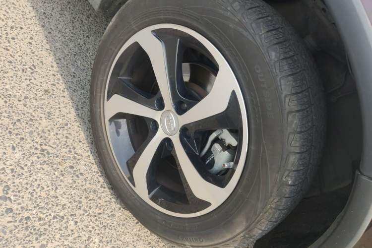 Used BYD S7 2016 2.0T Automatic Prestige Edition Right Front Wheel Hub