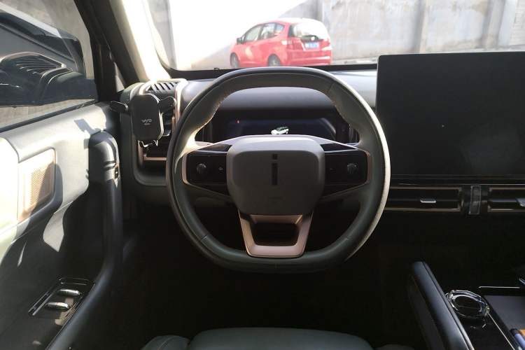 Used iCAR 03 2024 501km Four-wheel Drive Long-Range Advanced Version Steering Wheel