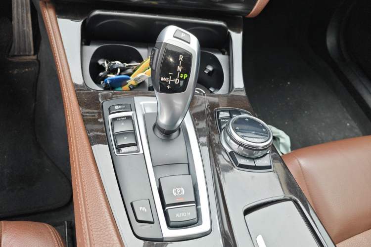 Used BMW 5 Series 2014 528Li Leading Model
