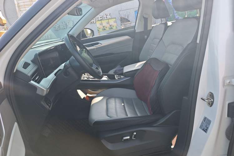 Used Volkswagen Tavendor 2023 330TSI Luxury Touring Edition