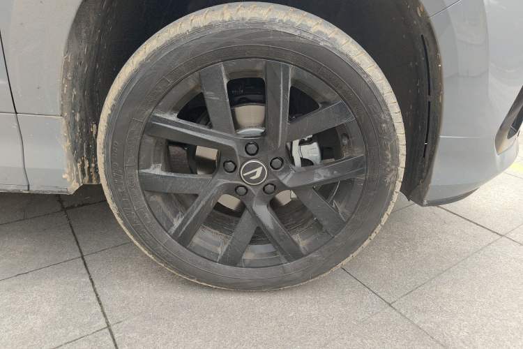 Used Jetta VS5 2024 280TSI Automatic Pioneer Edition Right Front Wheel Hub