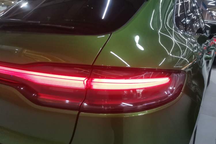 Used Porsche Macan 2018 Macan 2.0T Right Rear Taillight