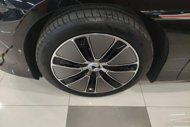 Used Denza Z9 2024 1100 km All-Wheel-Drive Ultra Version
