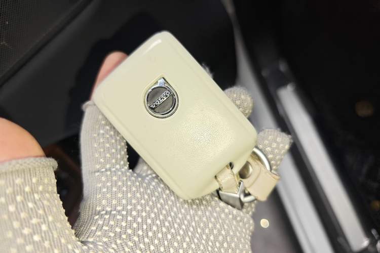 Used Volvo XC60 2024 B5 4x4 Smart Luxury Edition