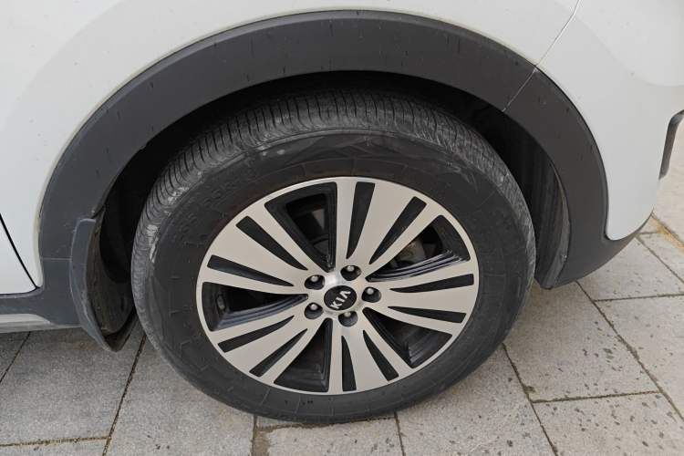 Used Kia Sportage R 2016 2.0L Automatic Two-Wheel Drive DLX Right Front Wheel Hub