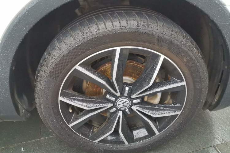 Used Volkswagen Tiguan L 2017 380TSI Automatic All-Wheel-Drive Flagship Edition Right Front Wheel Hub