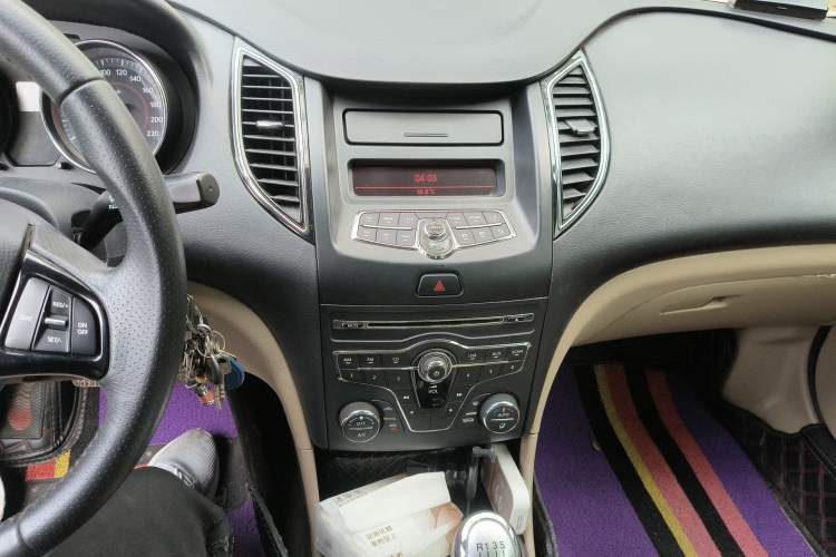 Used Bestune B50 2013 1.6L manual luxury version Audio And AC Panel