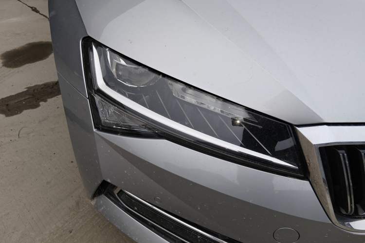 Used Skoda Superb 2022 TSI330 DSG Luxury Edition Right Front Headlight