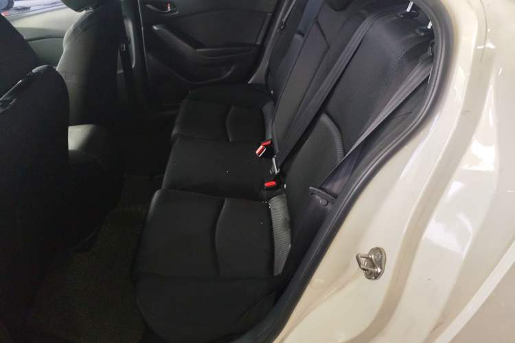 Used Mazda 3 Axela 2017 Sedan 1.5L Automatic Comfort Model Emission Standard China V
