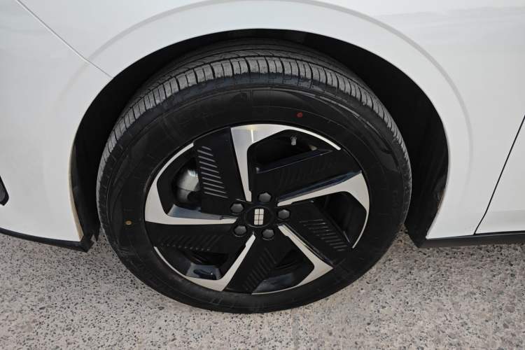 Used Geely Galaxy L6 2025 EM-i 140km Explorer+ Edition
