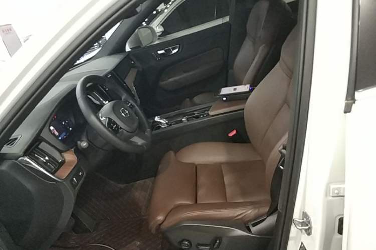 Used Volvo XC60 2022 B5 4x4 Smart Luxury Edition