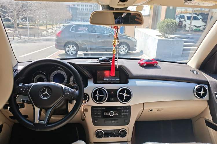 Used Mercedes-Benz GLK-Class 2013 GLK 300 4MATIC Dynamic Sunroof Model