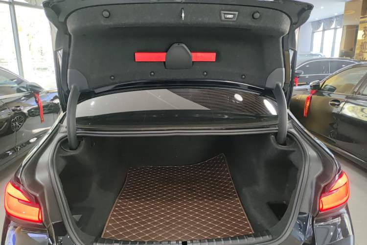 Used BMW 5 Series 2022 Second Facelift 525Li M Sport Package
