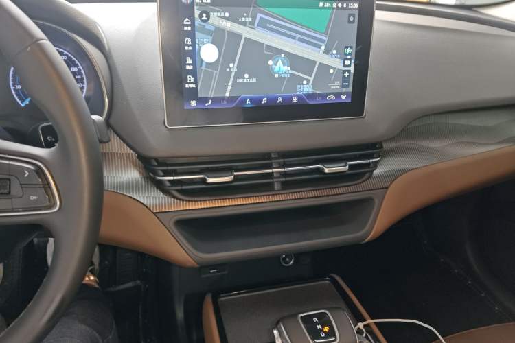 Used Hongqi E-QM5 2022 431 km Charge & Enjoy Edition Audio And AC Panel