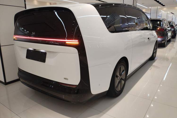 Used Li Auto MEGA 2025 Home Family Special Edition Rear Right 45 Deg