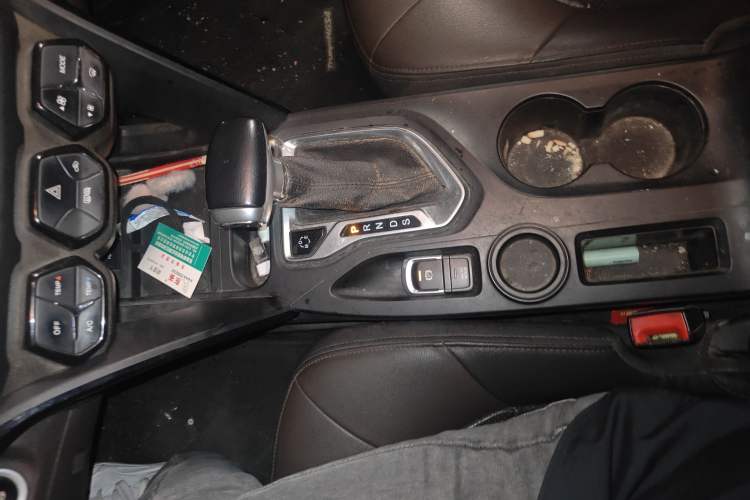 Used GAC Trumpchi GS4 2016 235T G-DCT Luxury Edition Gear Lever