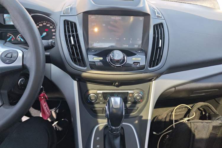 Used Ford Kuga 2015 1.5L GTDi Two-Wheel Drive Fashion Edition Audio And AC Panel