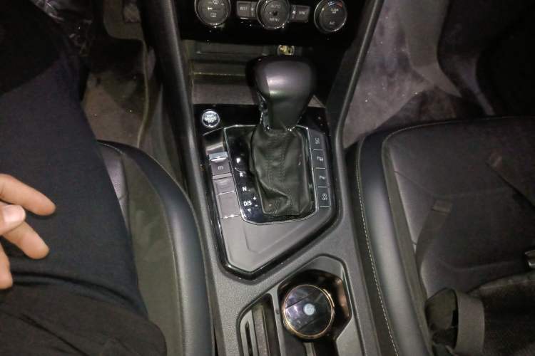 Used Volkswagen Tiguan L 2019 330TSI Automatic Two-Wheel Drive Smart Luxury Version China VI Standard