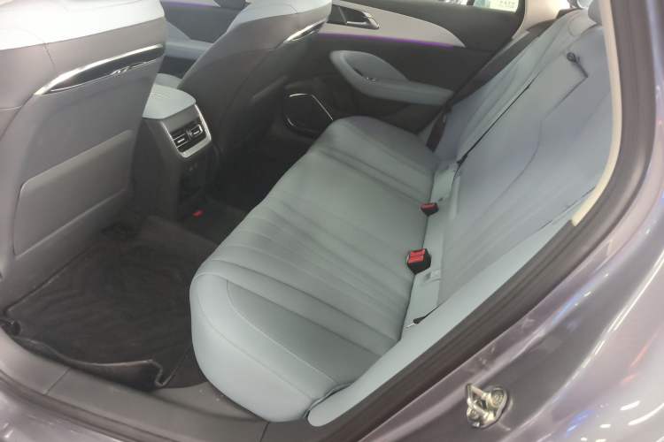 Used Hongqi H5 PHEV 2025 170 Super Hybrid Version Left Rear Seat