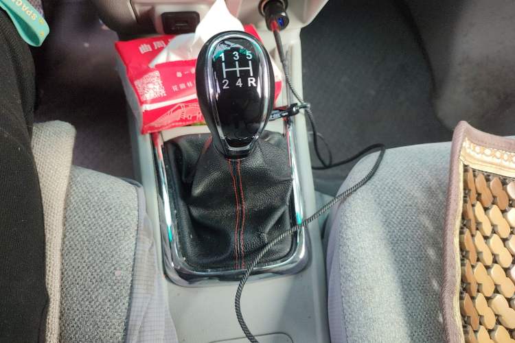 Used Jinbei New Hiace S 2023 1.5L Wealth Edition Van 2/5-Seater Air-Conditioned Model SWC15M Gear Lever