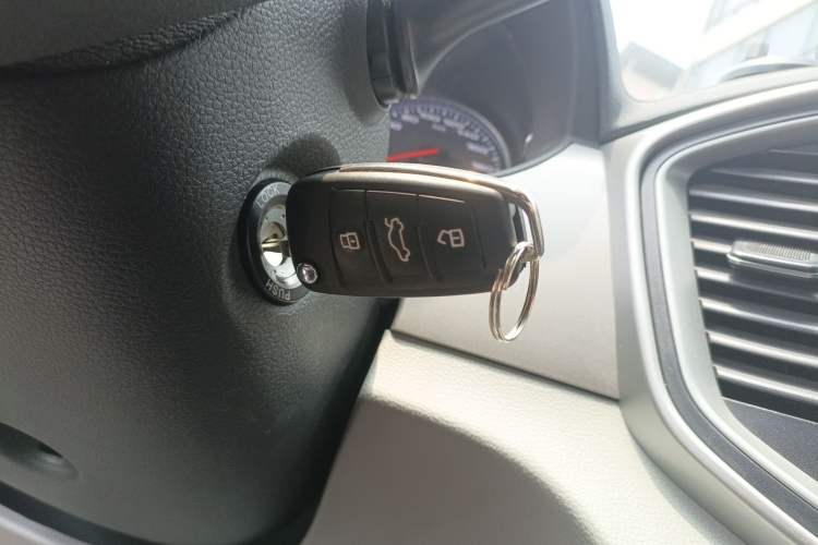 Used JAC Refine M4 2016 2.0L Manual Comfort Edition