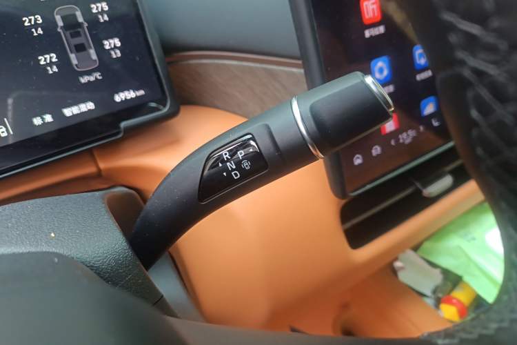 Used Wey Gaoshan 2025 Four-Wheel Drive Alpine 8 Gear Lever