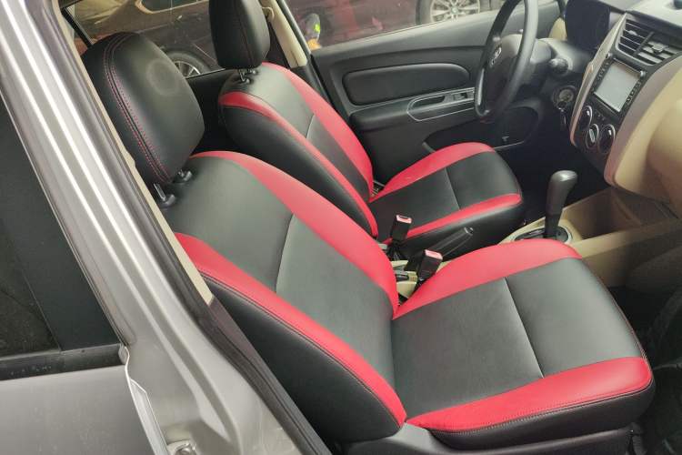 Used Venucia R50 2014 1.6L Automatic Splendid Edition
