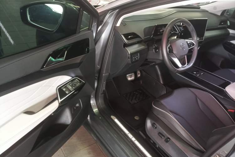 Used Volkswagen ID.6 X 2023 Pure Long-Range Version Driver Seat