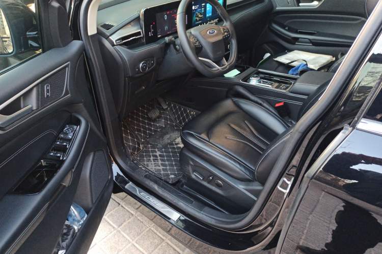 Used Ford Edge 2021 PLUS EcoBoost 245 Two-Wheel-Drive Platinum Edition 5 Seats