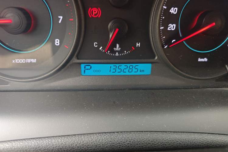 Used Chevrolet Captiva 2011 2.4 AT 5-Seater Comfort Edition Odometer Close Up