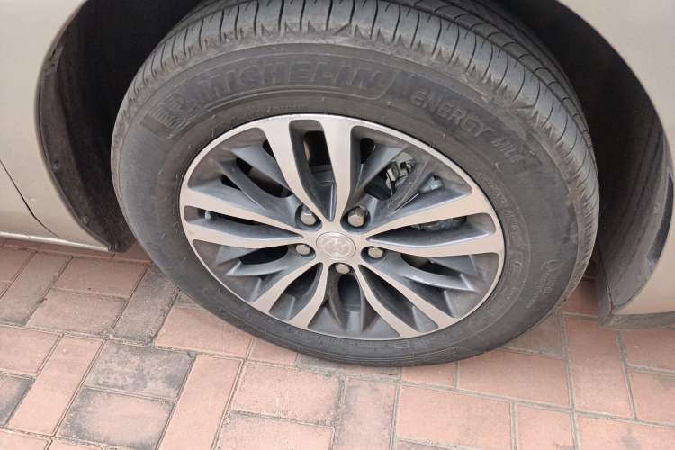 Used Buick GL8 2020 ES Land Cruiser 653T Comfort Edition Right Front Wheel Hub