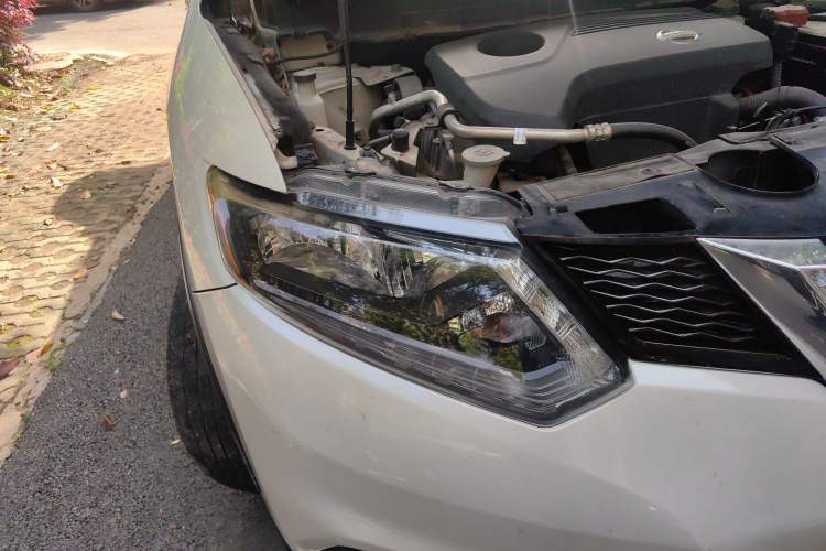 Used Nissan X-Trail 2014 2.5L CVT Luxury Edition 4WD Right Front Headlight