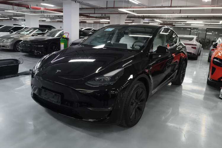 Used Tesla Model Y 2023 Long-Range All-Wheel-Drive Version