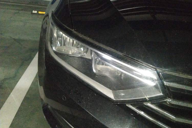 Used Volkswagen Magotan 2017 280TSI DSG Comfort Model Right Front Headlight