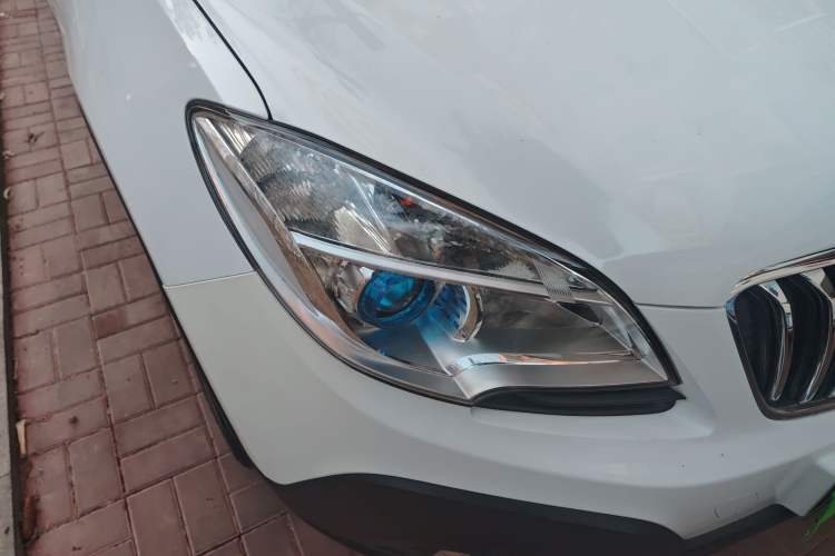 Used Buick Encore 2015 1.4T Automatic Two-Wheel Drive Urban Elite Version Right Front Headlight