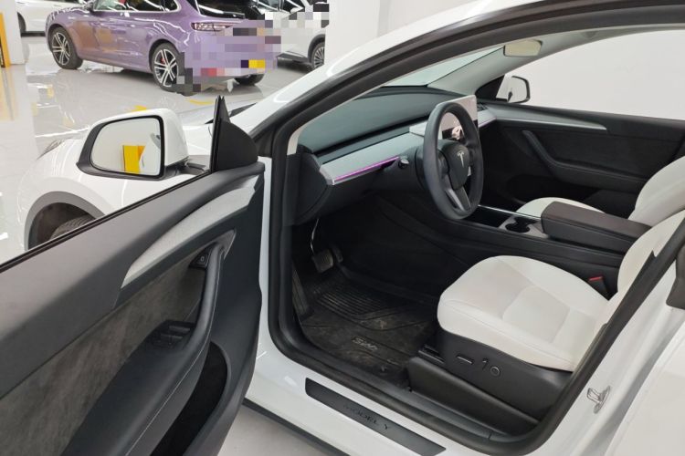 Used Tesla Model Y 2023 Long-Range All-Wheel-Drive Version
