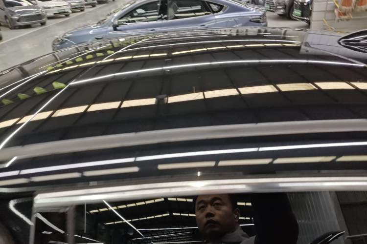 Used Hongqi E-QM5 2022 431 km Charge & Enjoy Edition Roof