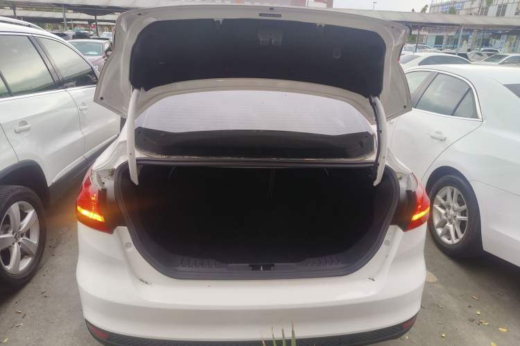 Used Ford Focus 2018 Sedan Classic 1.6L Manual Comfort Plus SmartDrive Edition Trunk