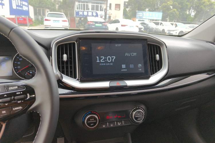 Used Kia kx1 Stonic 2021 1.4L CVT Sunroof Model
