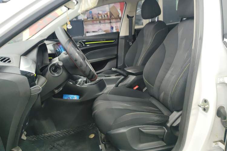 Used Roewe i5 2021 1.5L Manual Platinum Edition
