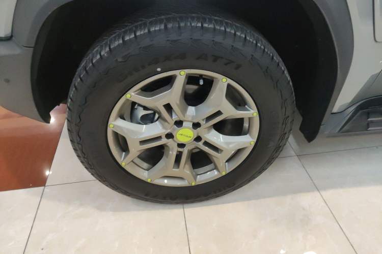 Used JETOUR Traveler 2023 2.0T All-Wheel Drive Conquer PRO Left Front Wheel Hub