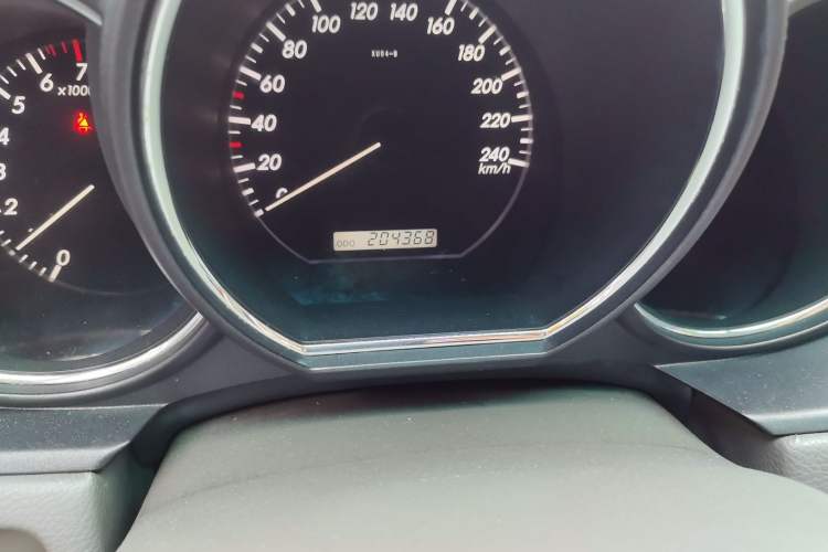 Used Lexus RX Classic 2006 350 Odometer Close Up