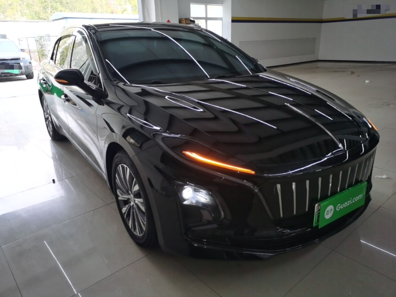 Hongqi E-QM5 2024 610 km PLUS — снимка 3