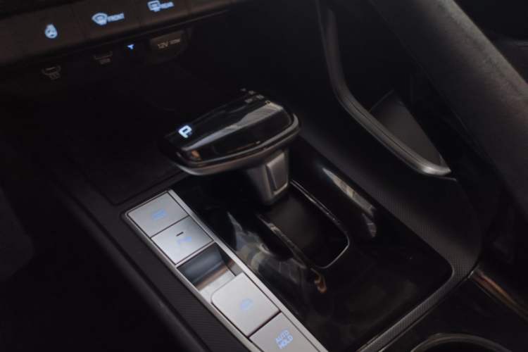 Used Hyundai Elantra 2023 1.5L CVT LUX Prestige Edition
