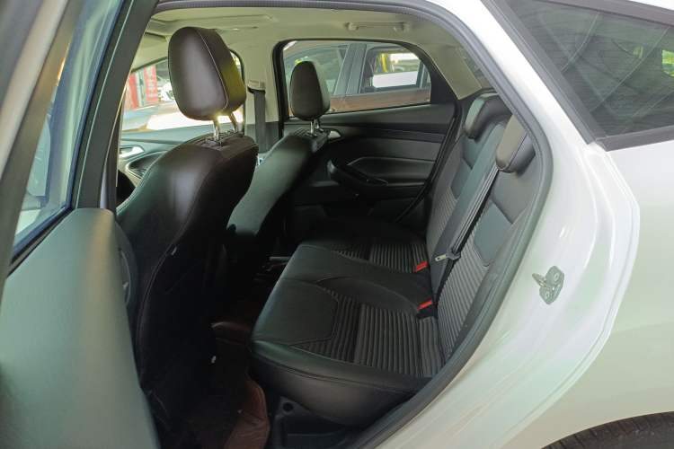 Used Ford Focus 2015 Hatchback 1.6L Automatic Fashion Edition