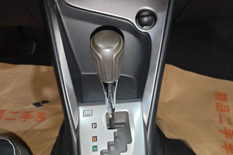 Used Toyota YARiS L Zhi Xuan 2015 1.5G Automatic Orange Limited Edition Gear Lever