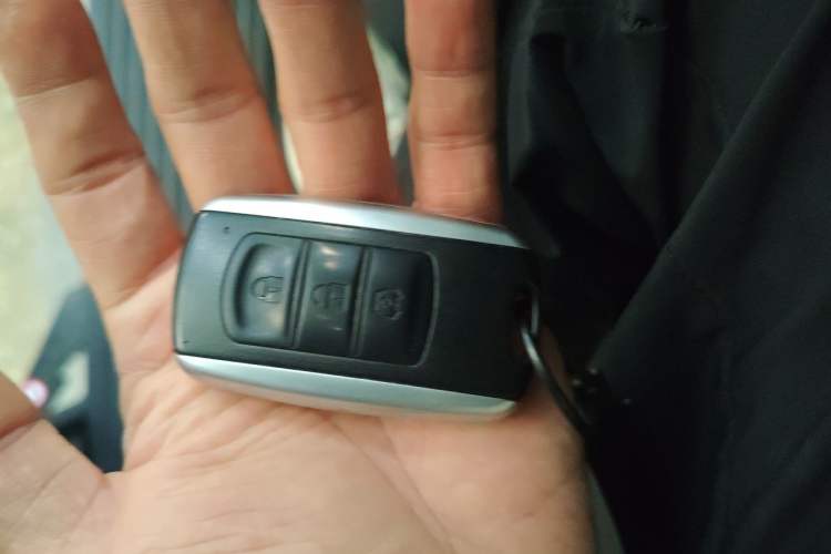 Used Ruichi EC75 2025 Model Passenger Vehicle Smart Driving Ultra-Charging Edition, Pioneer Type I, 52.16 kWh
